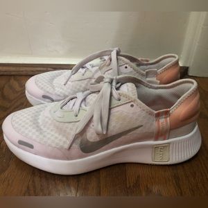 Nike 72 White with Peach and Light Gray Sz 5